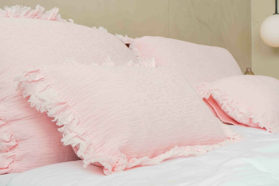 Almofada SALVA em 100% algodão e folho em algodão gaze rosa